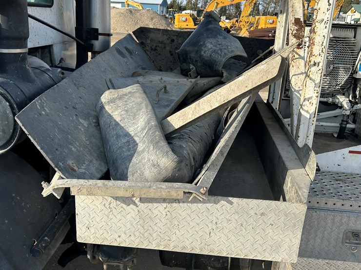 #2237-•-2006-mack-tri-axle-concrete-placement-truck-image-28