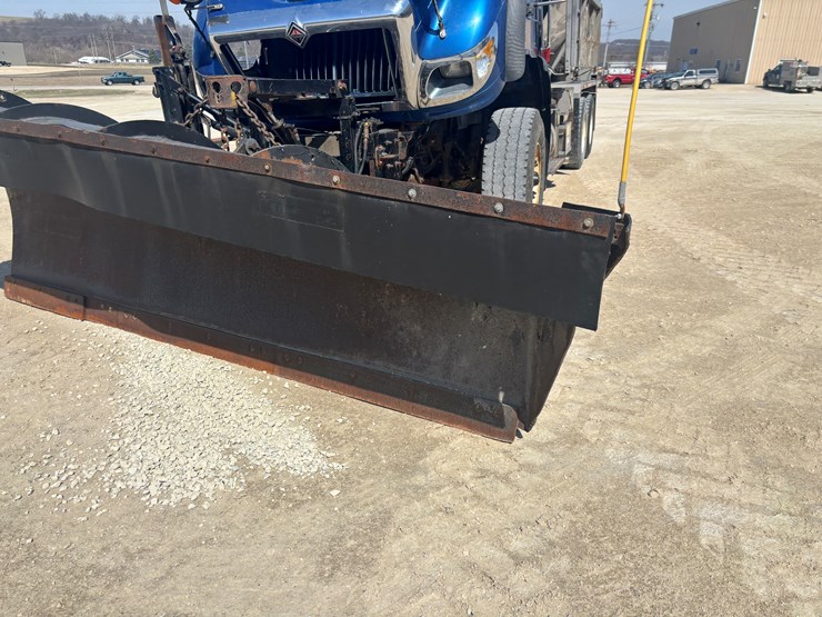 2006-international-7600-image-108