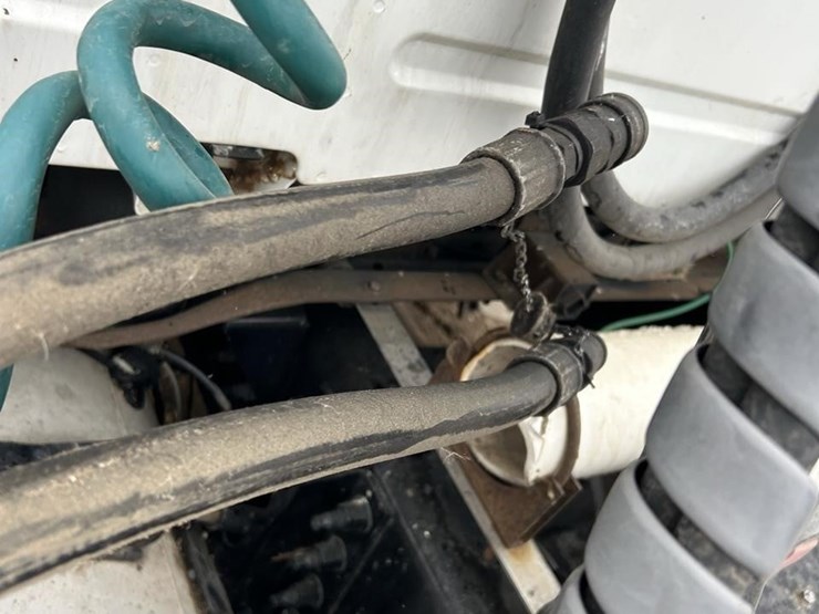 2015-volvo-vnl62t630-image-53