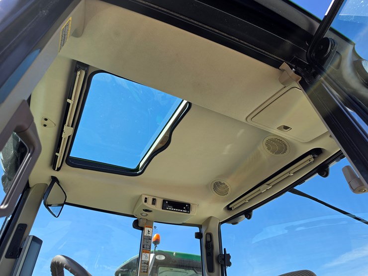 2021-john-deere-6140m-image-16