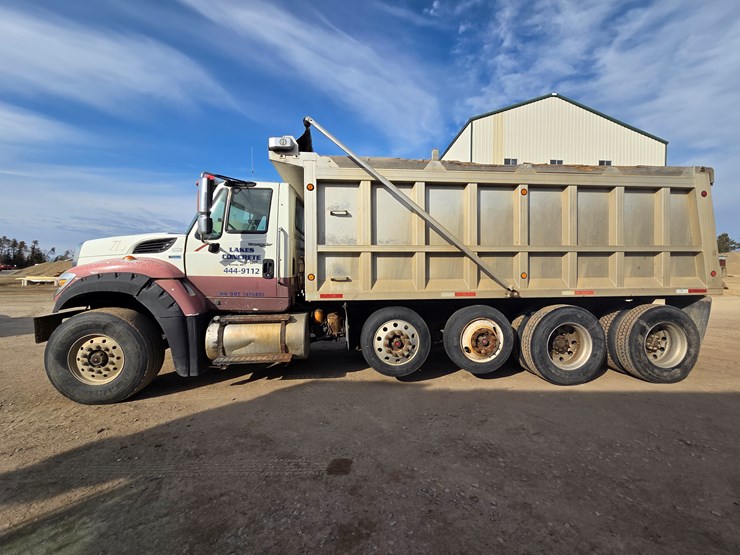 2012-international-7600-image-2