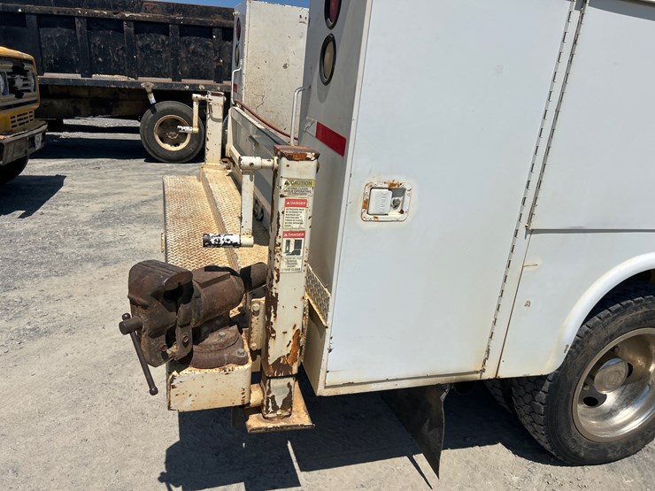 2002-ford-f550-image-9