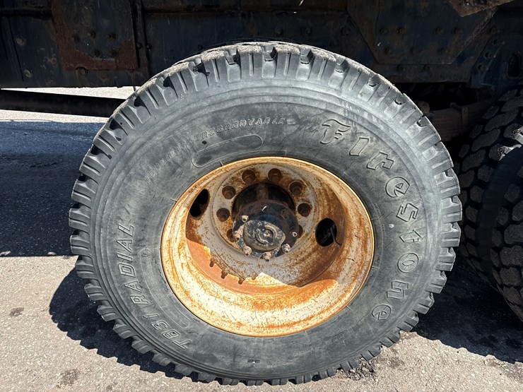 2010-international-7400-image-56