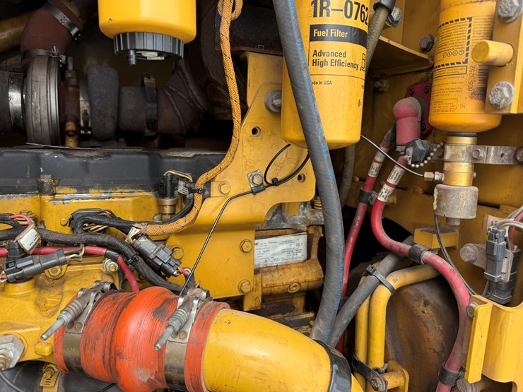 caterpillar-160m-image-40