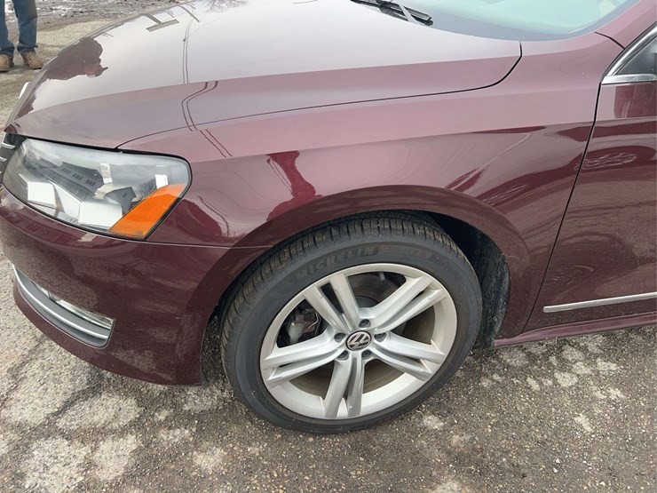 2014-volkswagen-passat-tdi-image-14