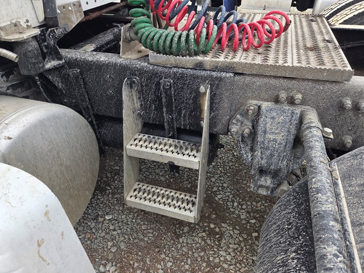 2007-peterbilt-579-image-19