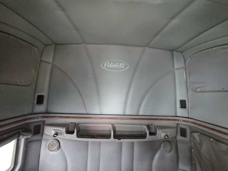 2007-peterbilt-387-image-97