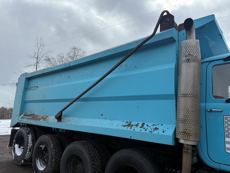 #1056-•-1989-mack-quad-axle-dump-truck-image-16