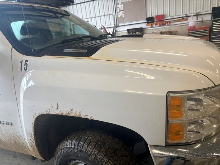 2013-chevrolet-3500-image-17