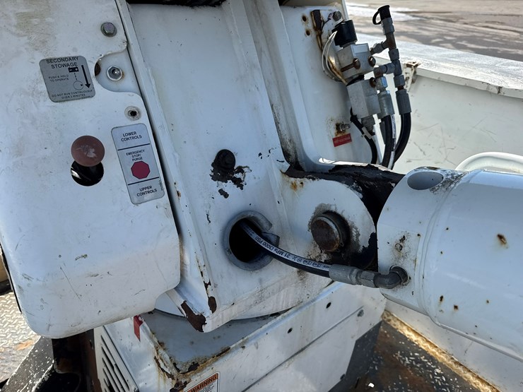 #1070-•-2012-freightliner-boom/crane-truck-image-34