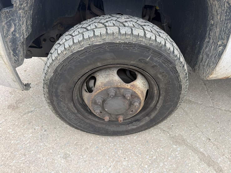 2012-chevrolet-3500-image-48