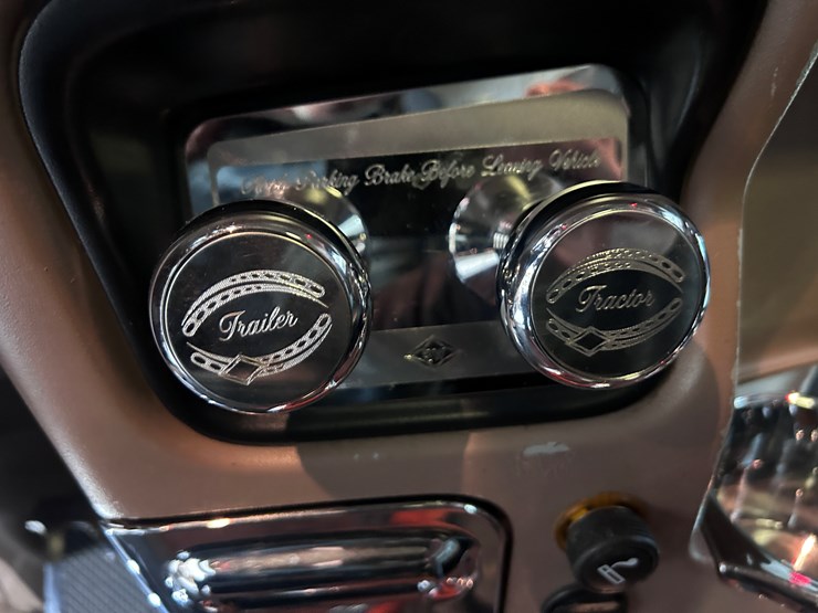 2007-peterbilt-379-image-94