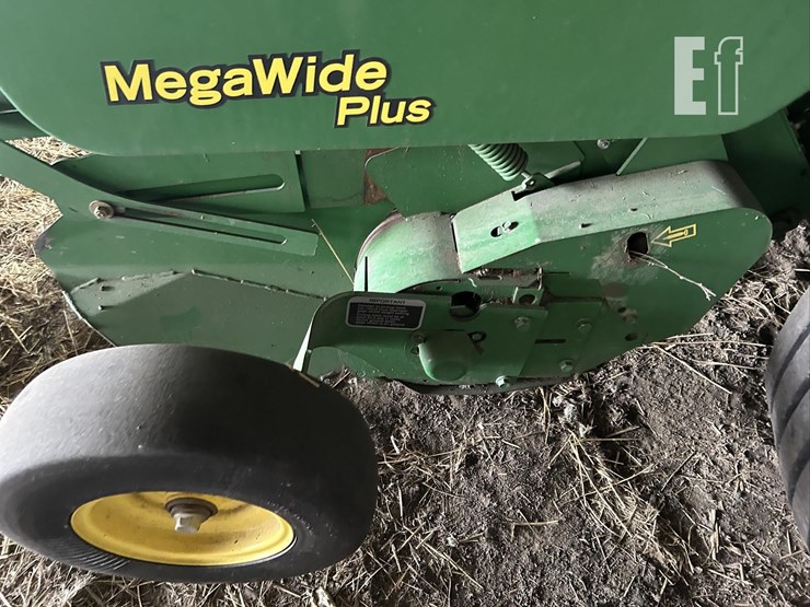 2011-john-deere-568-image-21