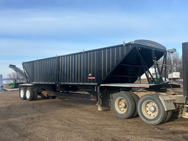 seller-#43.--2011-magnum-mfg.-40’-fertilizer-tender,-self-contained-power-pack-on-the-trailer.--don’t-need-wet-kit-to-run.-image-1