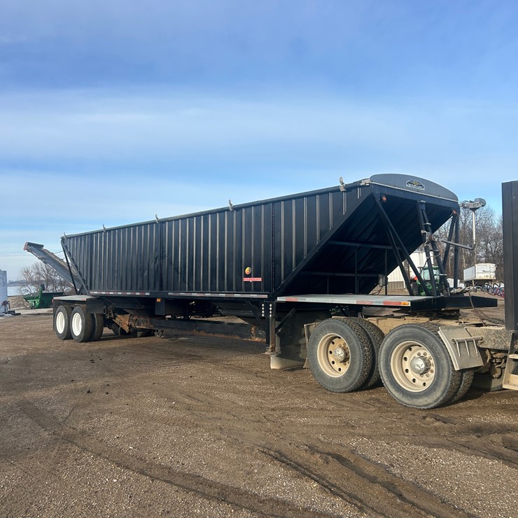 Seller #43.  2011 Magnum Mfg. 40’ fertilizer tender, self-contained power pack on the trailer.  Don’t need wet kit to run.