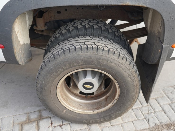 2011-chevrolet-3500hd-image-30