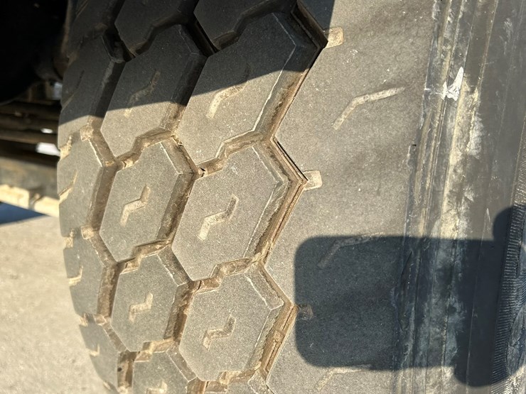 peterbilt-365-image-111