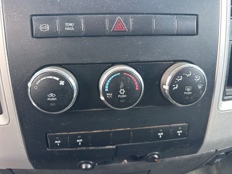 2012-massey-ferguson-8-image-47