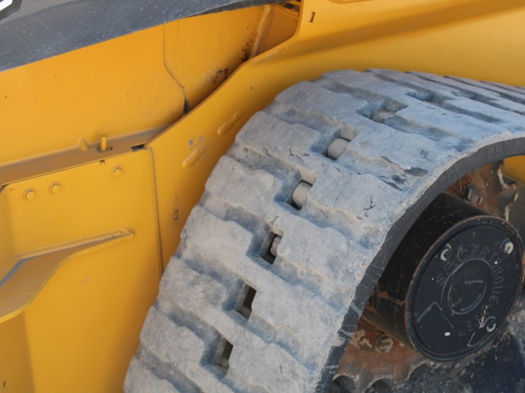 2022-john-deere-325-image-14