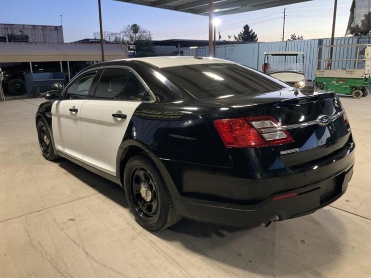 2013-ford-taurus-sdn-image-5