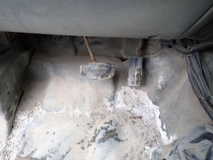 2006-ford-f650-xlt-image-15