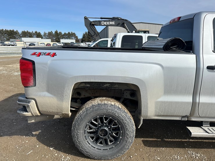 2018-chevrolet-2500-image-21