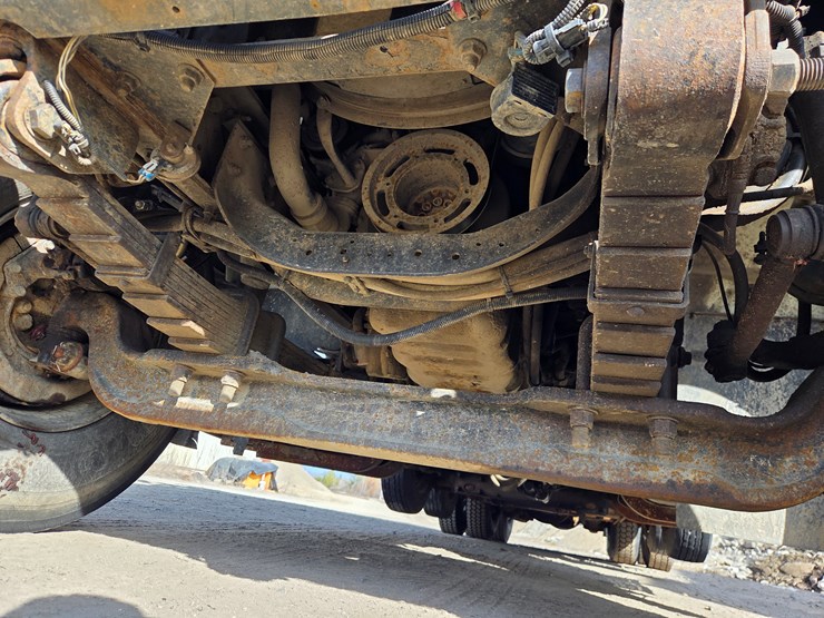 2012-international-7600-image-39