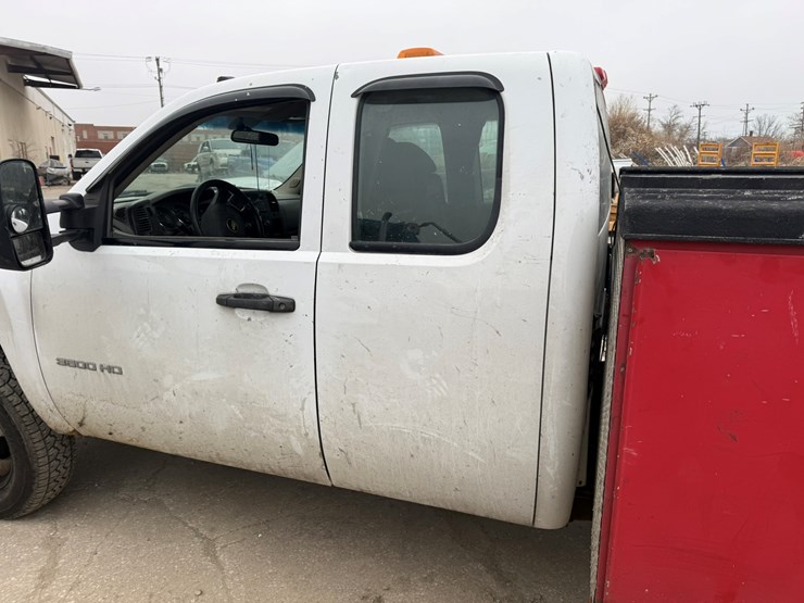 2012-chevrolet-3500-image-11