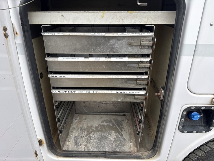 2015-ford-f550-image-22