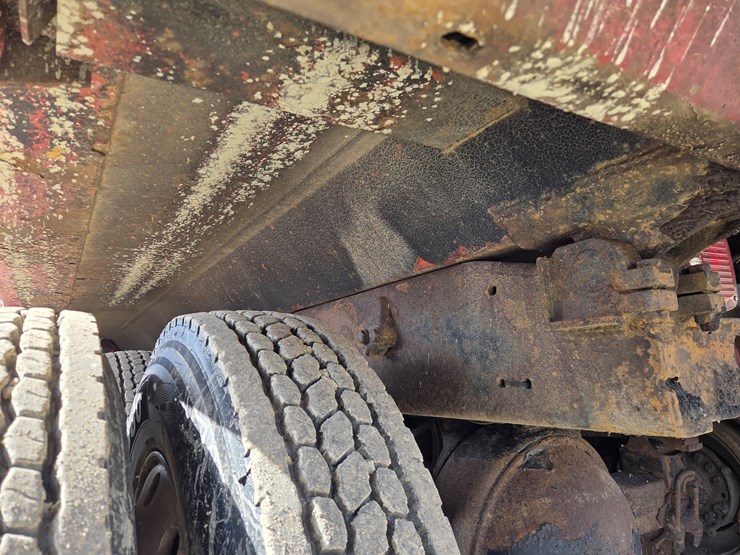 2005-massey-ferguson-8-image-32