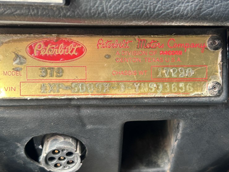 2000-peterbilt-379-image-91