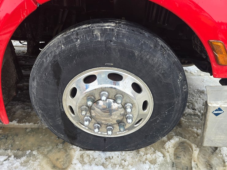 peterbilt-579-image-99