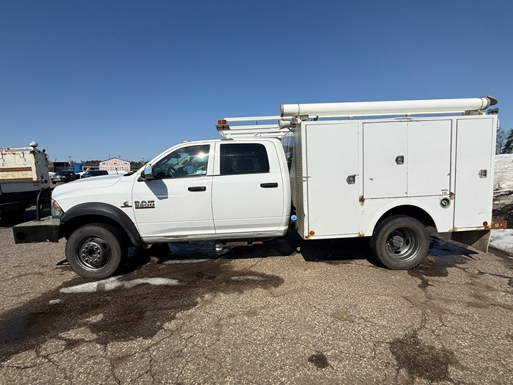 #2049-•-2015-ram-5500-heavy-duty-service-truck-image-2