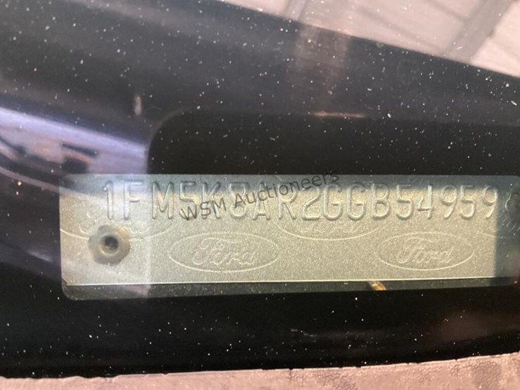 2016-ford-explorer-image-13