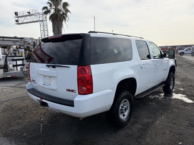 2009-gmc-yukon-image-3