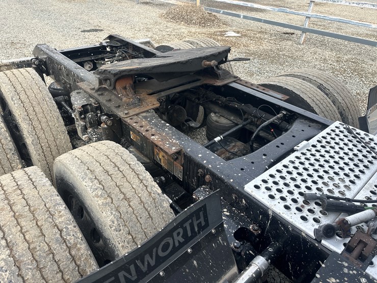 2020-kenworth-t680-image-26