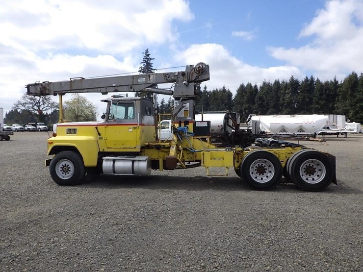 1984-ford-9000-image-8