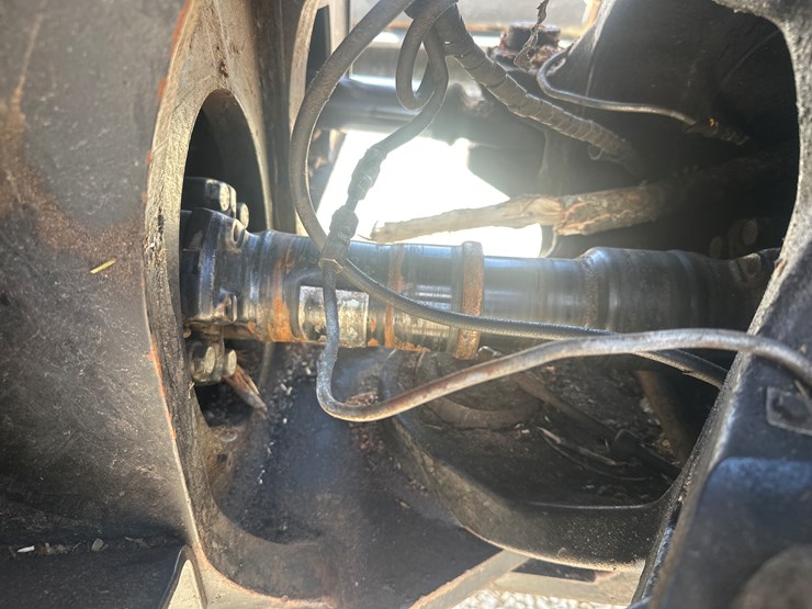 2011-deere-1270e-image-33