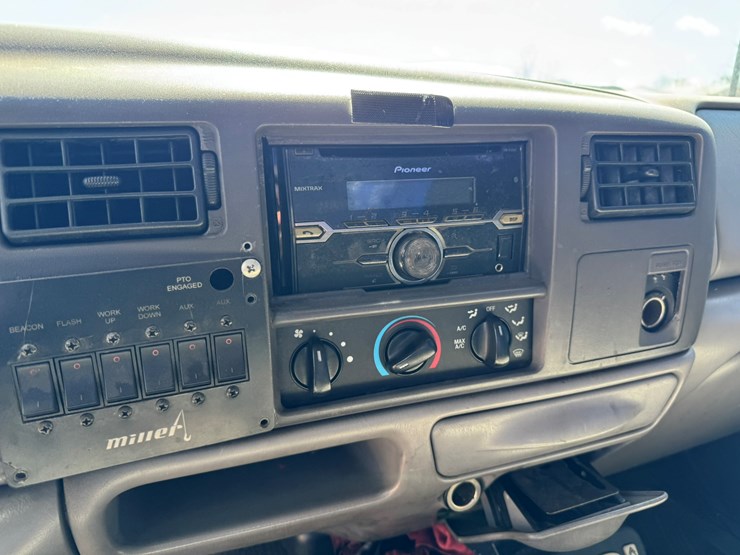 1999-ford-f550-image-40