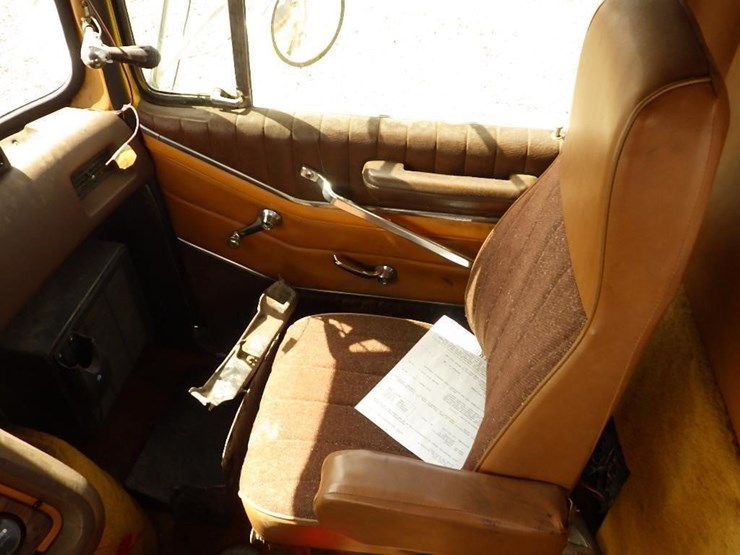 1984-ford-9000-image-36