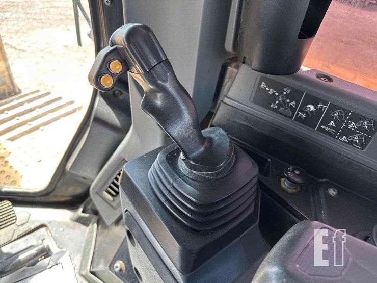 2020-caterpillar-d6-xe-lgp-image-23