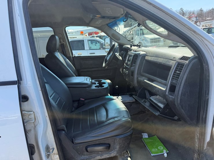 #1062-•-2015-ram-5500-heavy-duty-service-truck-image-26