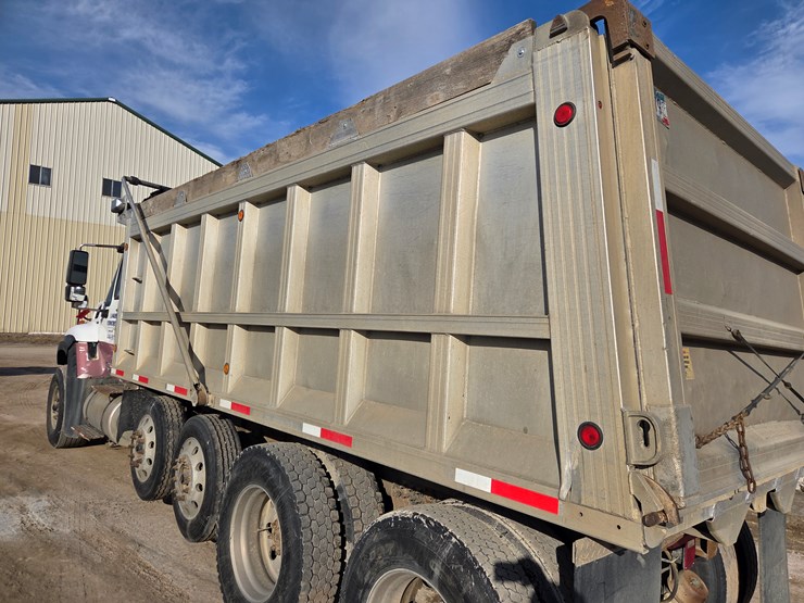 2012-international-7600-image-21