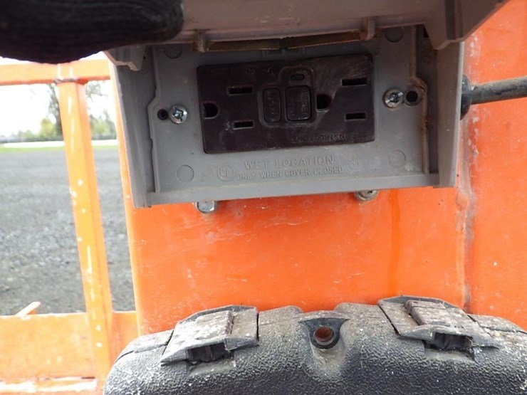 2014-jlg-1230es-image-14