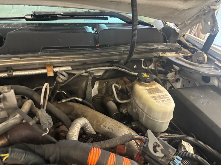 2013-chevrolet-3500-image-26