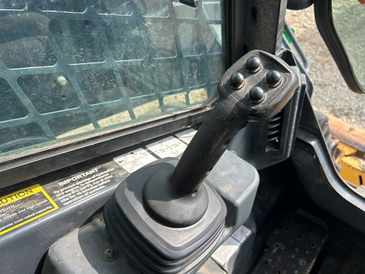 2020-deere-332g-image-42