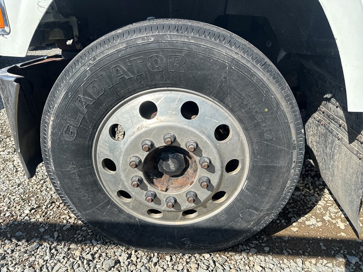 2014-massey-ferguson-8-image-67