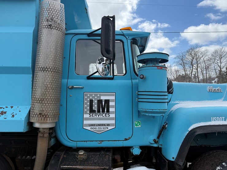 #1056-•-1989-mack-quad-axle-dump-truck-image-17