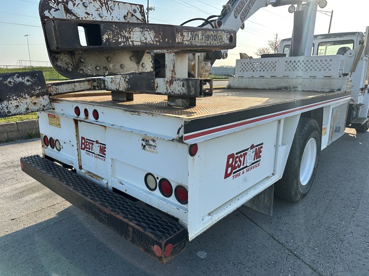 freightliner-fl70-image-17