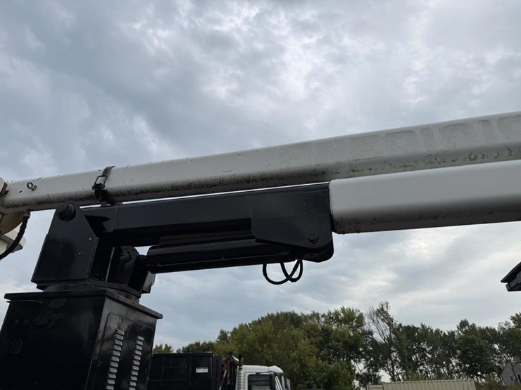 2003-peterbilt-330-image-24